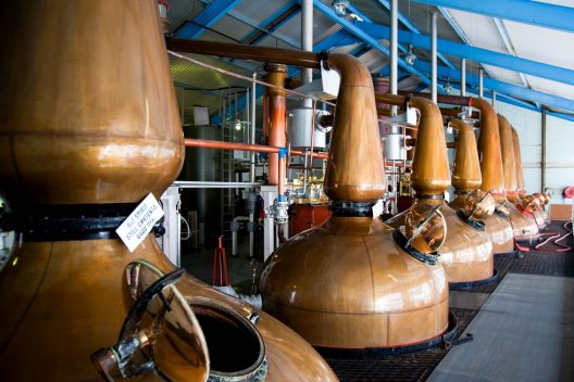 Scotland Шотландія на фестивальі Віскі можна ознайомитись з процесом його виробництва