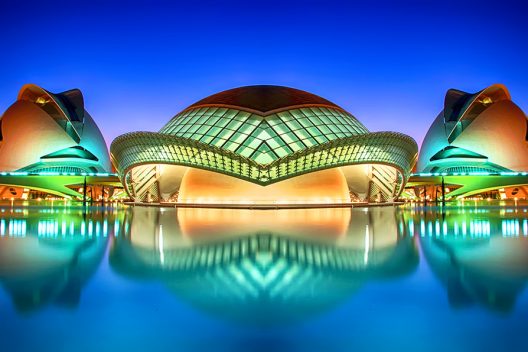 Valencia L'Hemisfèric Валенсія Місто науки і мистецтва