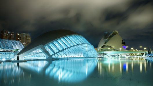 Valencia L'Hemisfèric Валенсія місто мистецтва та науки 1.jpg
