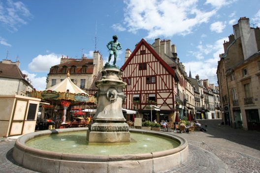 Dijon Діжон фонтан