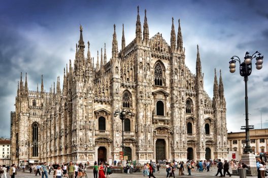 Milano Doomo Мілан Собор Дуомо hdr
