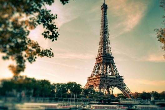 Paris spring vacations Травневі канікули в Європі